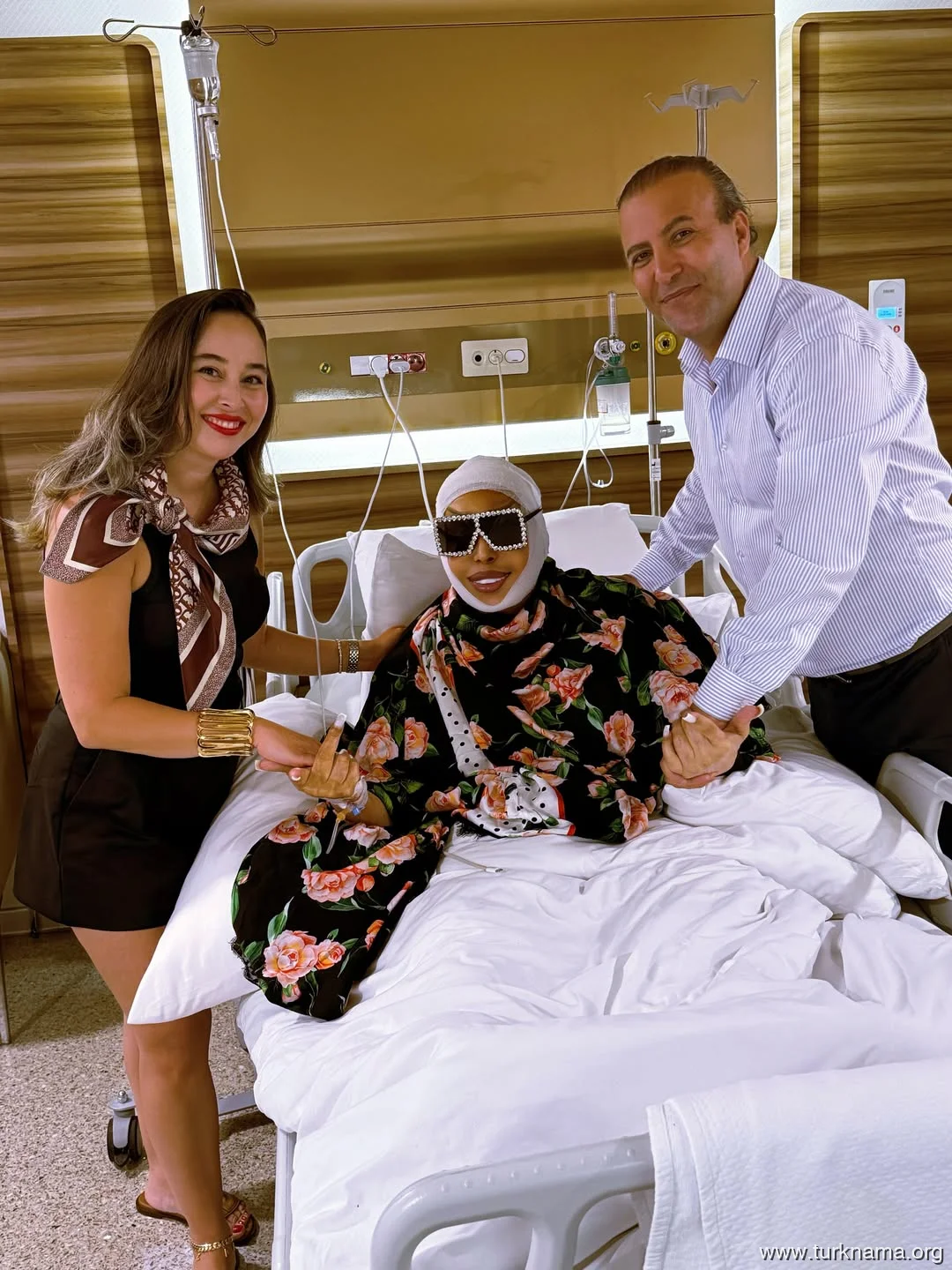 دگرگونی حیرت انگیز: عمل زیبایی بولنت ارسوی (Bülent Ersoy) و راز جوانی ابدی دیوای ترکیه 1 عمل زیبایی بولنت ارسوی